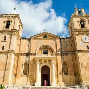 No. 31 In Alloggio in famiglia La Valletta